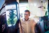 Dion Eriksen opdagede i 1995, at han var købmand. Han udvidede sin daværende optikerafdeling i Ikast med en butik i Videbæk. Det var begyndelsen på en lang karriere. Foto: Sebastian Buur Gunvald