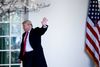 »Jeg er meget stolt af at kunne meddele, at vi har nået en aftale. Vi genåbner staten,« sagde Trump fredag i en erklæring i Rosenhaven ved Det Hvide Hus. Foto: Brendan Smialowski/AFP