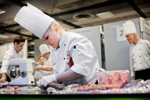 Unge vokser og modnes af at mestre et fag, men i skolen møder de ikke længere de praktiske fag. Tag med til årets Skills-festival.