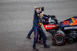 Der blev begået flere fejl i Abu Dhabi, men det ændrer ikke på, at Max Verstappen er verdensmester.
