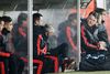 - Louis van Gaals troværdighed som Manchester United-manager hænger i laser, skriver Manchester Evening News.