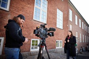 Politiet har valgt at rejse sigtelse mod fire personer, som har delt navnet på den 32-årige mand, der er varetægtsfængslet i en række grove sager begået på Vestsjælland. 