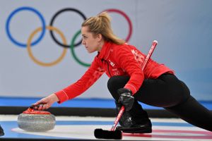 Efter et 3-9-nederlag til Sverige kan Danmarks curlingkvinder ikke længere nå semifinalen ved vinter-OL.