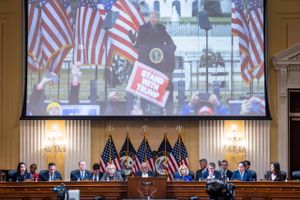 Den såkaldte 6. januar komité vedtog mandag aften dansk tid at bede det amerikanske justitsministerium om at rejse en strafferetlig sag mod USA’s tidligere præsident Donald Trump.