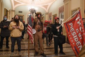 Nu rulles omstændighederne omkring stormen på den amerikanske kongres den 6. januar sidste år op i en høring. De vil måske vise amerikanerne - og resten af verden - hvor meget, den daværende præsident Donald Trump var involveret i de voldsomme optøjer. Arkivfoto: Saul Loeb/AFP
