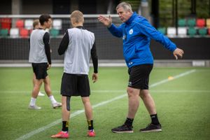 Kent Nielsen (th.) skal tænke alternativt, når Silkeborg-træneren skal tilrettelægge programmet for spillerne under VM-pausen.
Foto: Joachim Ladefoged