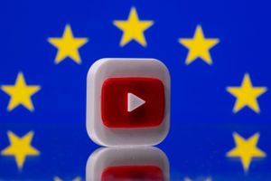 Hjemmesider som YouTube kan ikke stilles til ansvar, når brugere krænker ophavsretten, lyder det i EU-dom.