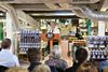 Premierminister Theresa May taler på en porcelænsfabrik i engelske Stoke-on-Trent, hvor 7 af 10 vælgere stemte for brexit. Foto: Ben Birchall/AFP