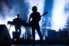 Arctic Monkeys var et koncentreret kollektiv under hele koncerten. Lidt sjov og ballade havde ikke gjort noget. Foto: Olivia Loftlund