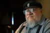 George R.R. Martin i ført den kendte kasket, som en fan kan købe for 65.000 kr.