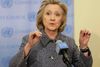 Hillary Rodham Clinton forsøgte at lægge låg på kontroversen om hendes e-mail på et hastigt indkaldt pressemøde i FN-bygningen i New York. Foto: Seth Wenig/AP