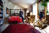 Freddie Eriksen med sin røde og sjældne Porsche 911 RSR 3,0, som har fået en æresplads inde i arbejdsværelset. Foto: Michael Hansen