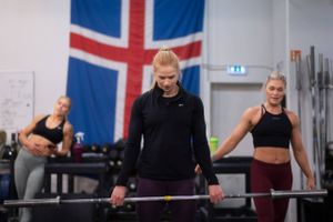 Sammen med sin danske kæreste, Frederik Ægidius, har Annie Thorisdottir opbygget et crossfit-paradis i Island. For halvandet år siden efterlod en livskrise den dobbelte verdensmester svag og afhængig af hjælp, og vejen tilbage til både menneskelig og sportslig genfødsel var også vejen til verdensmesterskaberne.