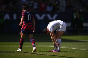 Meikayla Moore fra New Zealands kvindelandshold i fodbold havde en mareridtsdag med tre selvmål i landskamp.