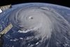Man regner med, at orkanen først vil ramme kysten i weekenden, idet den har sænket farten lidt. Onsdag mistede "Florence" lidt af pusten og er derfor nedgraderet til en kategori 3-orkan. Foto: NASA/AP