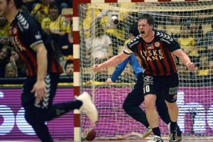 En ny investorgruppe kan måske redde HC Midtjylland, der stadig kæmper for overlevelse. Lige nu rækker pengene til maj. 