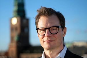 Danske Bank er klar til at komme ud af sin tornerosesøvn med en ny strategi, som Carsten Egeriis efter to år på posten som adm. direktør netop har offentliggjort. Fokus er bl.a. på investeringer i digitalisering og exitplan fra Norge.