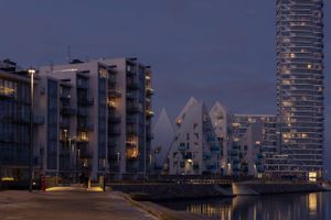 Aarhus er i konstant udvikling og har bl.a. fået en ny venskabsby, ligesom den i starten af april får en ny restaurant på Aarhus Ø. Keder man sig søndag, kan man desuden slå et smut forbi Godsbanen og gøre et fund ved et loppemarked.