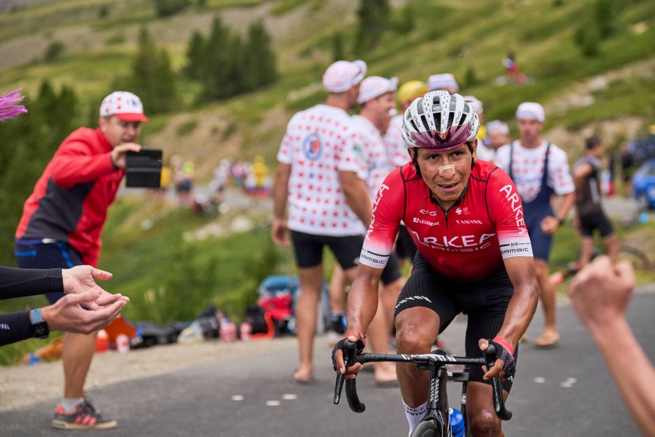 Nairo Quintana i udbrud på 11. etape i Tour de France 2022, inden han rakte ud efter etapesejren i duel med Jonas Vingegaard. Foto: Claus Bonnerup 