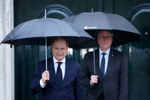 Topministre nægter at svare på et simpelt spørgsmål om en vidtrækkende politisk aftale, der gemte på en ubetalt milliardregning, som siden blev brugt i kampen om en fridag for danskerne.