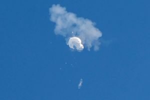 Operationen med at skyde den kinesiske luftballon ned kommer efter flere gnidninger mellem USA og Kina. Spørgsmålet er, hvad der nu kommer til at ske. 