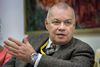 Journalisten Dmitrij Kiseljov, der som en af Ruslands mest indflydelsesrige meningsdannere er sat på EU’s sanktionsliste. Han mener, at han i et »værdimæssigt tomrum« har et ansvar for at fortælle folk, hvad, han mener, er rigtigt og forkert. Foto: RIA Novosti