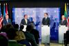 Fortsvarsministrene fra Litauen (Juozas Olekas), USA (Ash Carter), Estland (Sven Mikser) og Letland (Janis Sarts) under et pressemøde i Tallinn tirsdag. Foto: AP