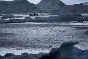 Klimaforandringerne gør havet i Arktis sejlbart i flere måneder om året, bl.a. er fiskeriet som her ved Ilulissat øget. Foto: Evan Vucci/AP