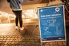 Kraet om mundbind eller visir i offentlig transport trådte i kraft lørdag den 22. august 2020. Kravet inkluderer al kollektiv trafik, altså busser, tog, metro og letbane, samt stationer og holdepladser. Foto: Ólafur Steinar Rye Gestsson/Ritzau Scanpix
